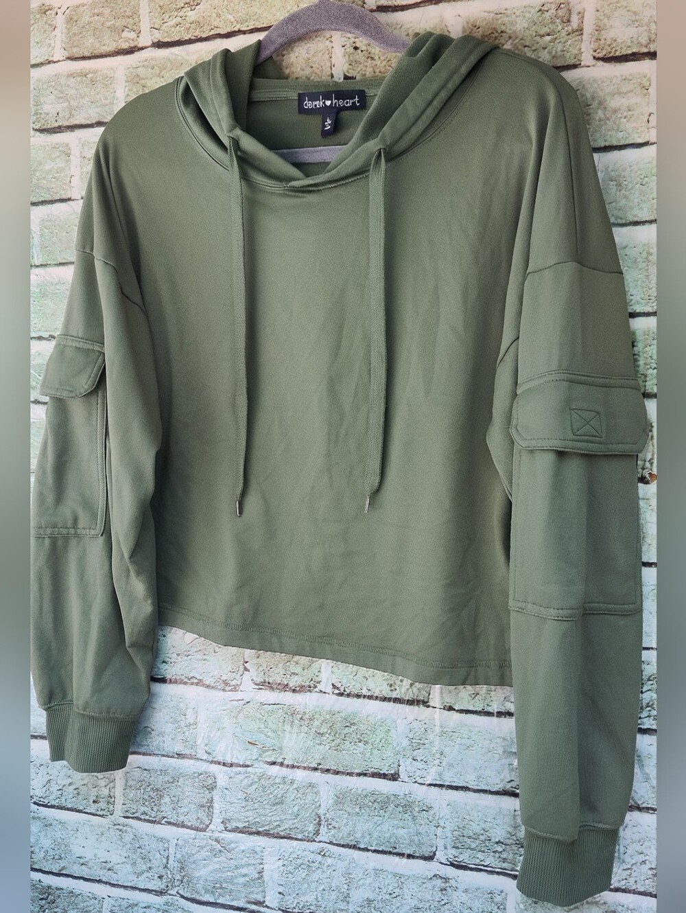 Derek Heart Army Green Large Crop hoodie
